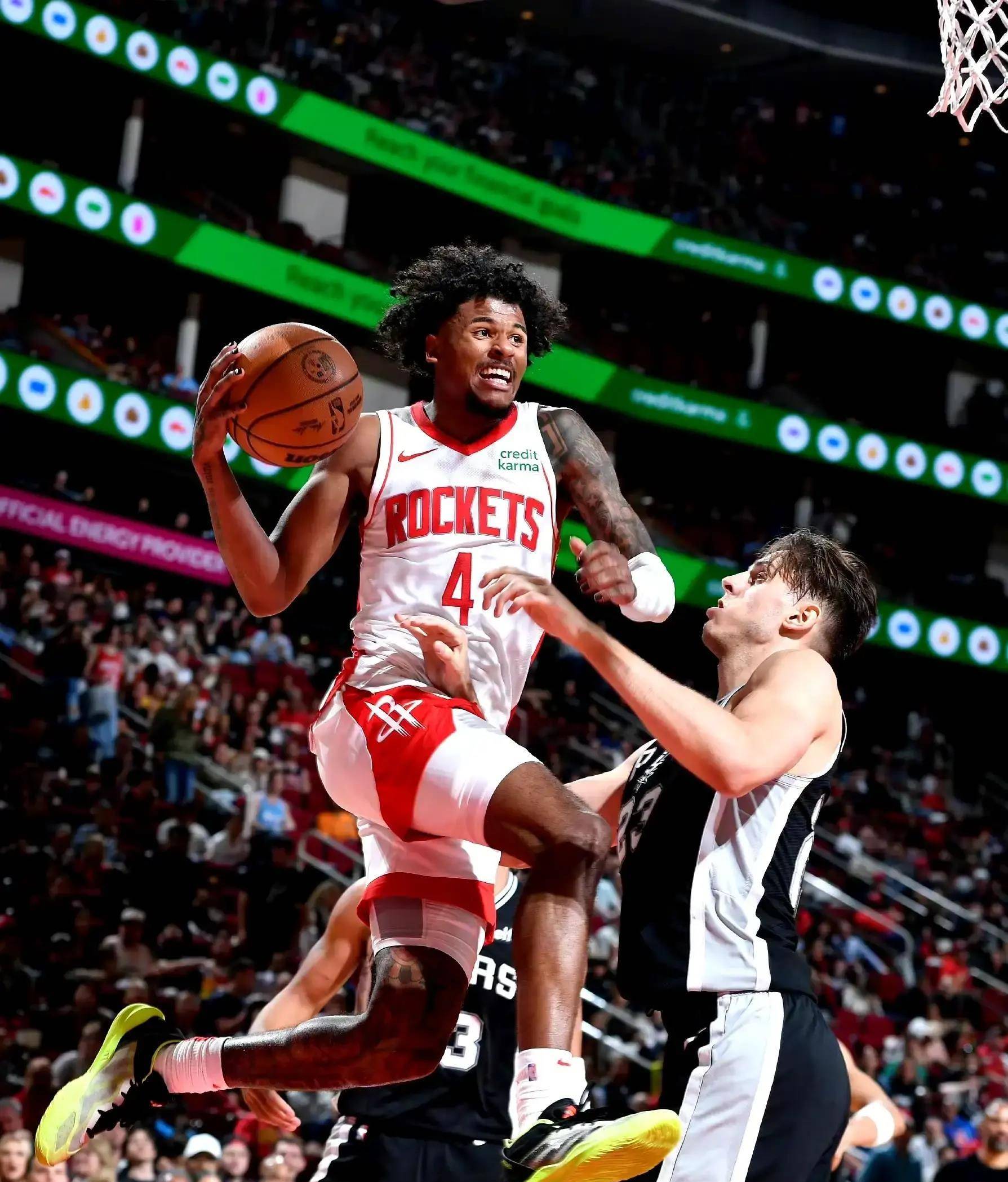 开云体育在线-关于猛龙队客场战胜鹈鹕队，继续领先东部的信息