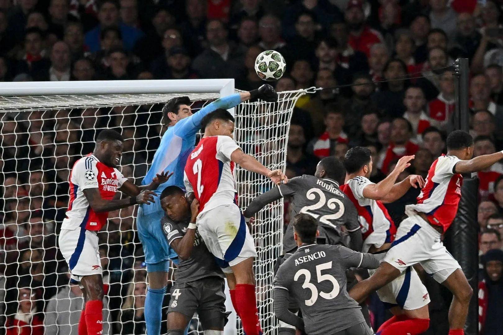 关于阿森纳客场惨败曼城，遭受惨痛失利的信息