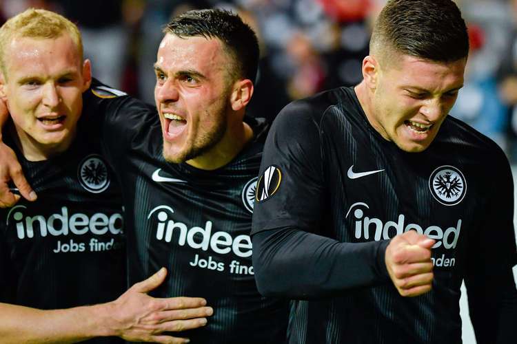 关于奥格斯堡客场战胜对手，继续保持不败记录的信息