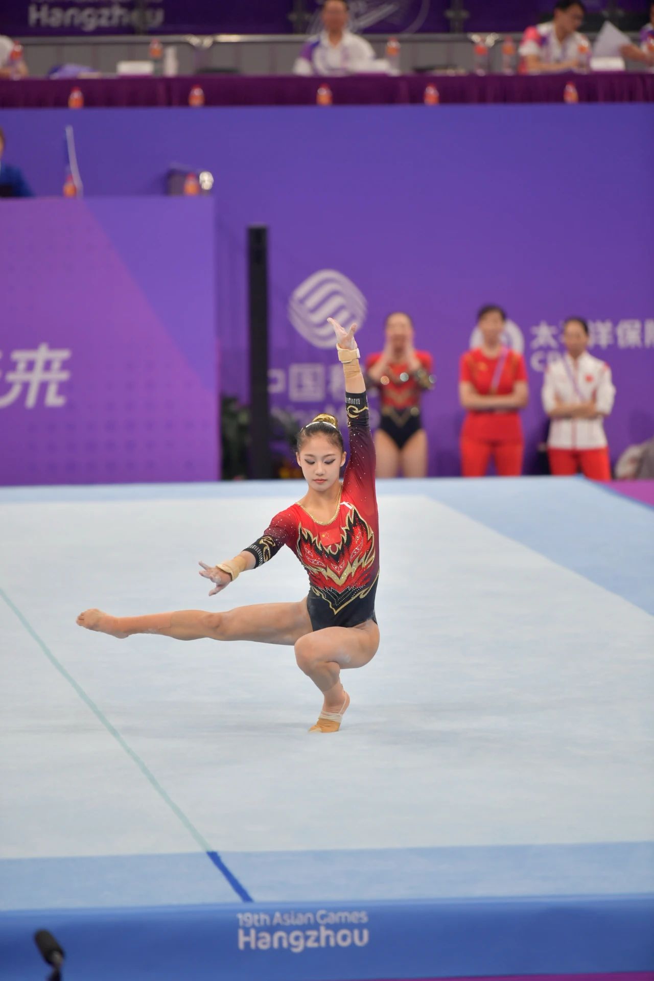 体操女团夺得团体冠军，震撼世界的简单介绍