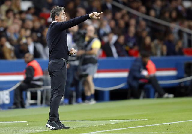 开云体育官网-兰斯队在比赛中表现出色，稳定取得胜利