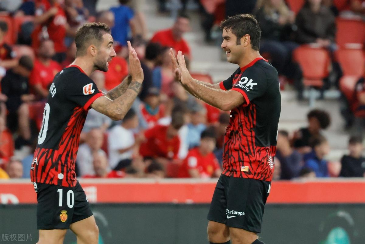 包含马洛卡主场获胜，保住积分榜前十位置的词条