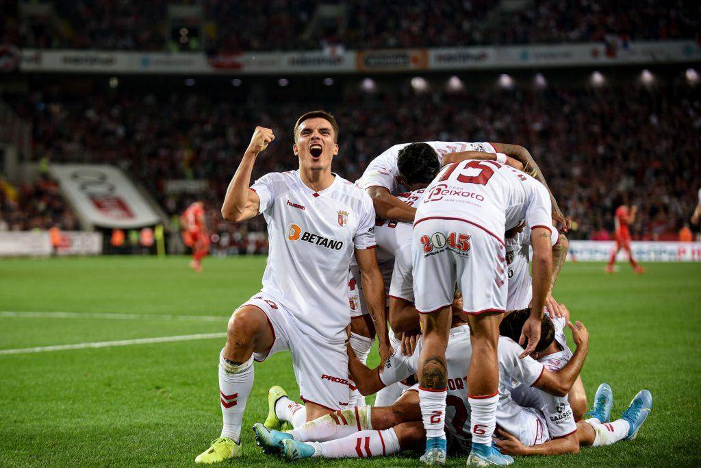 开云体育下载-卢森堡运动员兢兢业业，成功晋级