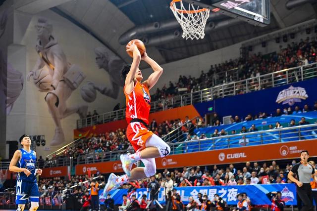 开云体育入口-篮球明星在全明星赛上尽展球技