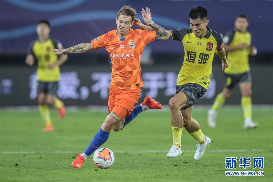 广州恒大淘宝战胜山东队,取得胜利 广州恒大淘宝战胜山东队,取得胜利