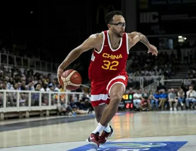 开云体育官网-欧洲篮球比赛取消，球员开始进行在线训练