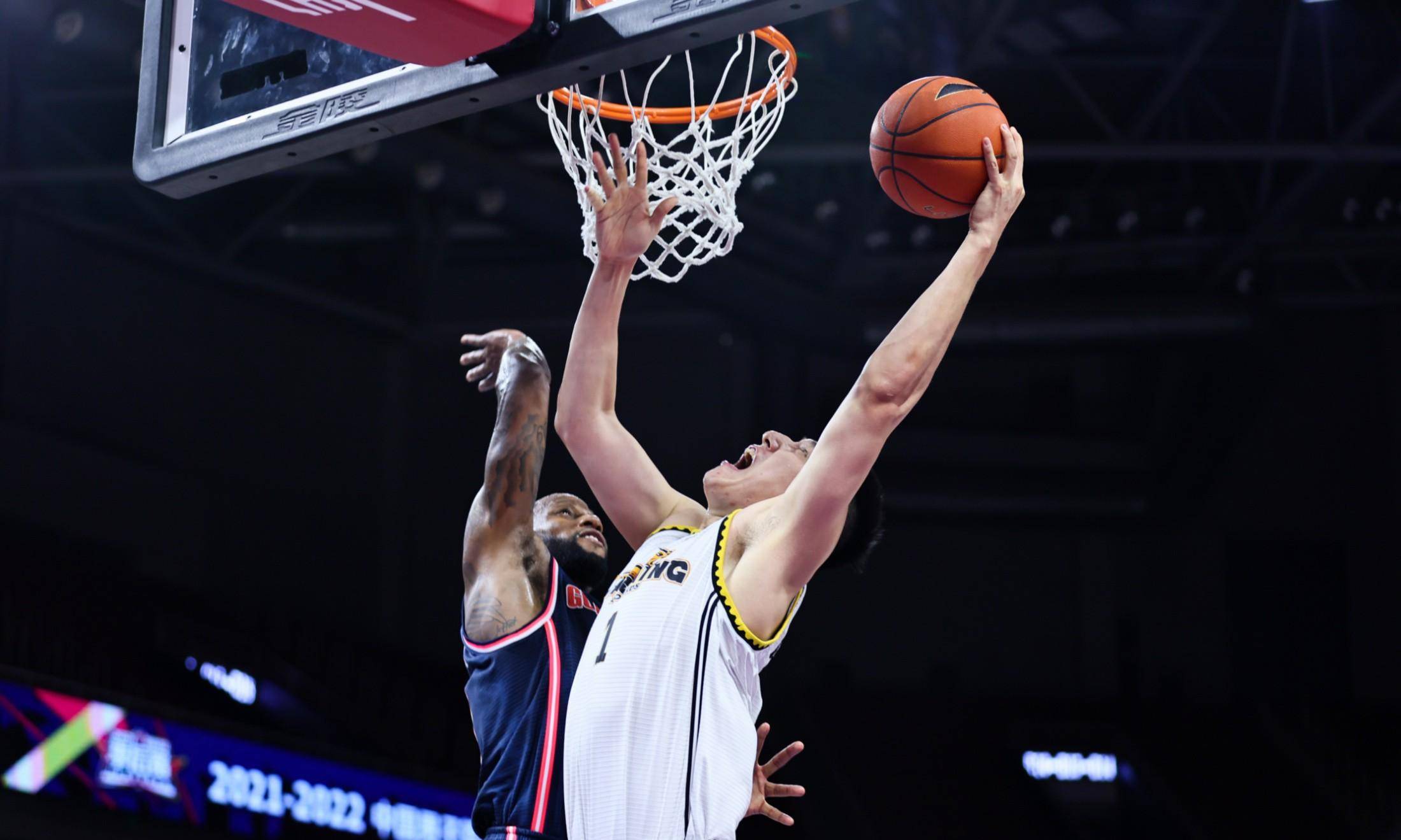 开云体育登录-篮球俱乐部引援风波，明星球员转会消息不断