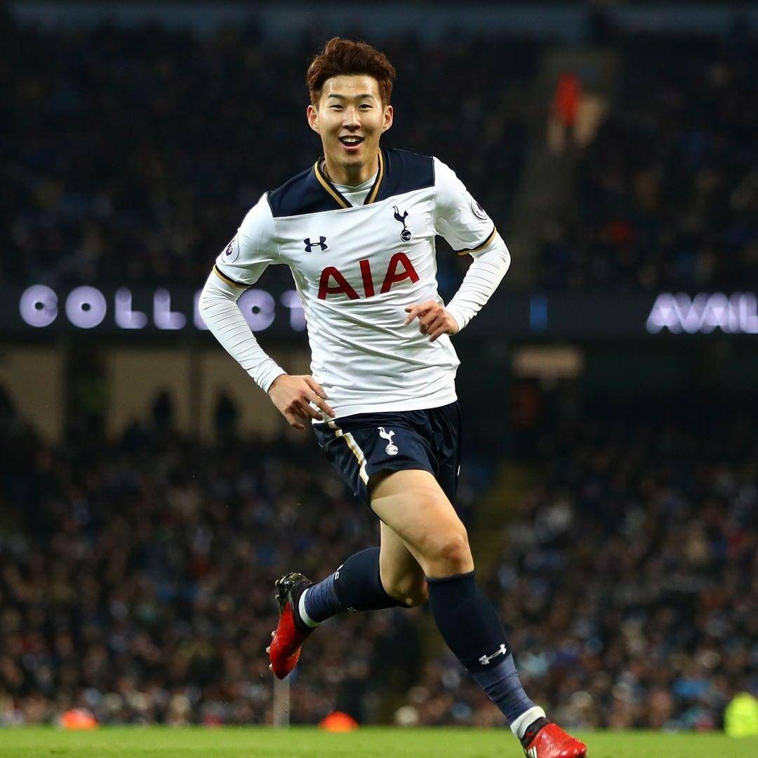 关于热刺征服对手，表现出色继续向前的信息