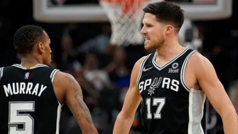 开云官网-雷霆完胜马刺，克莱扛起全队