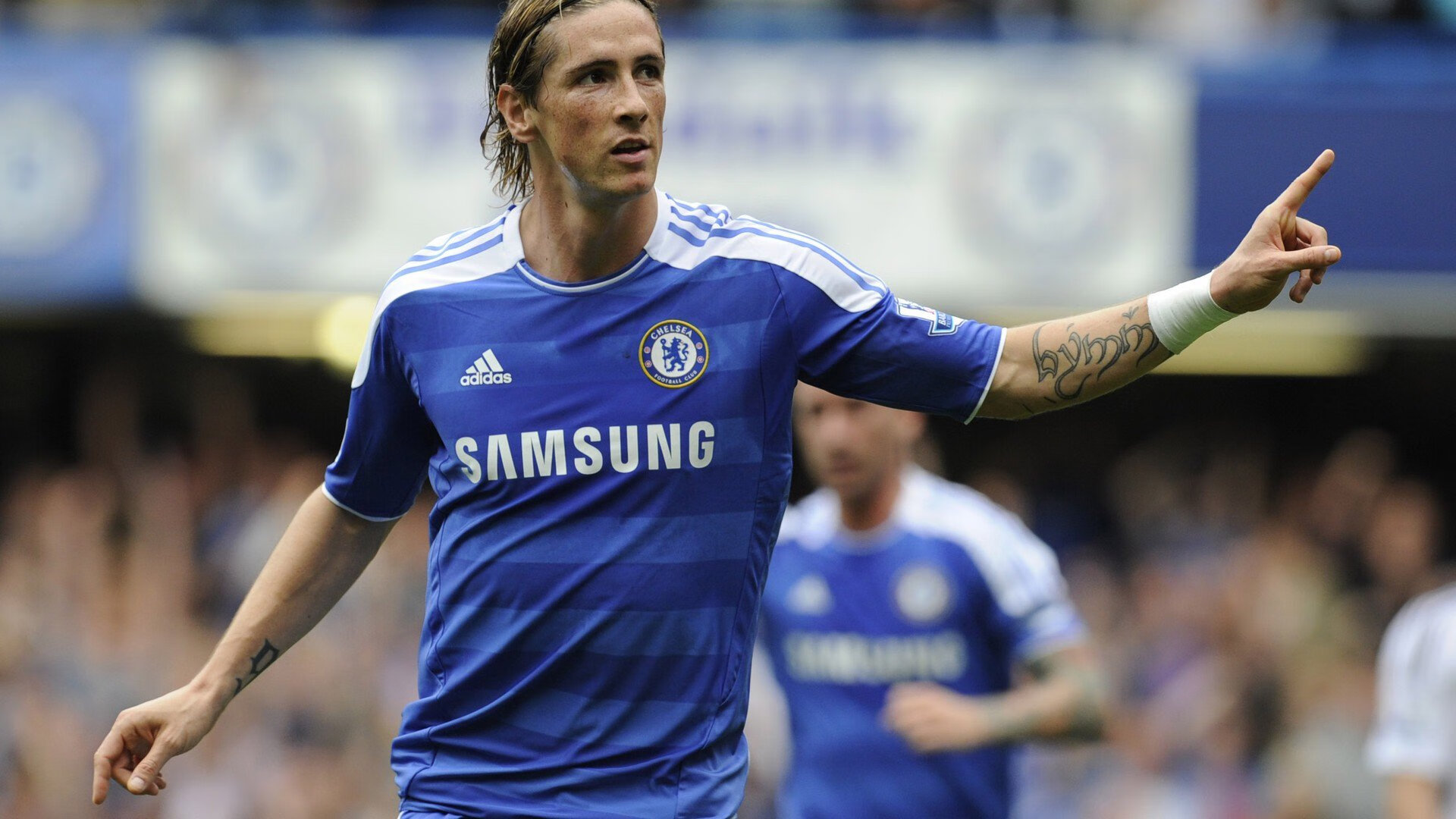 开云体育官网-当绿茵豪门遇上南粤风暴，双重绝杀的夜晚