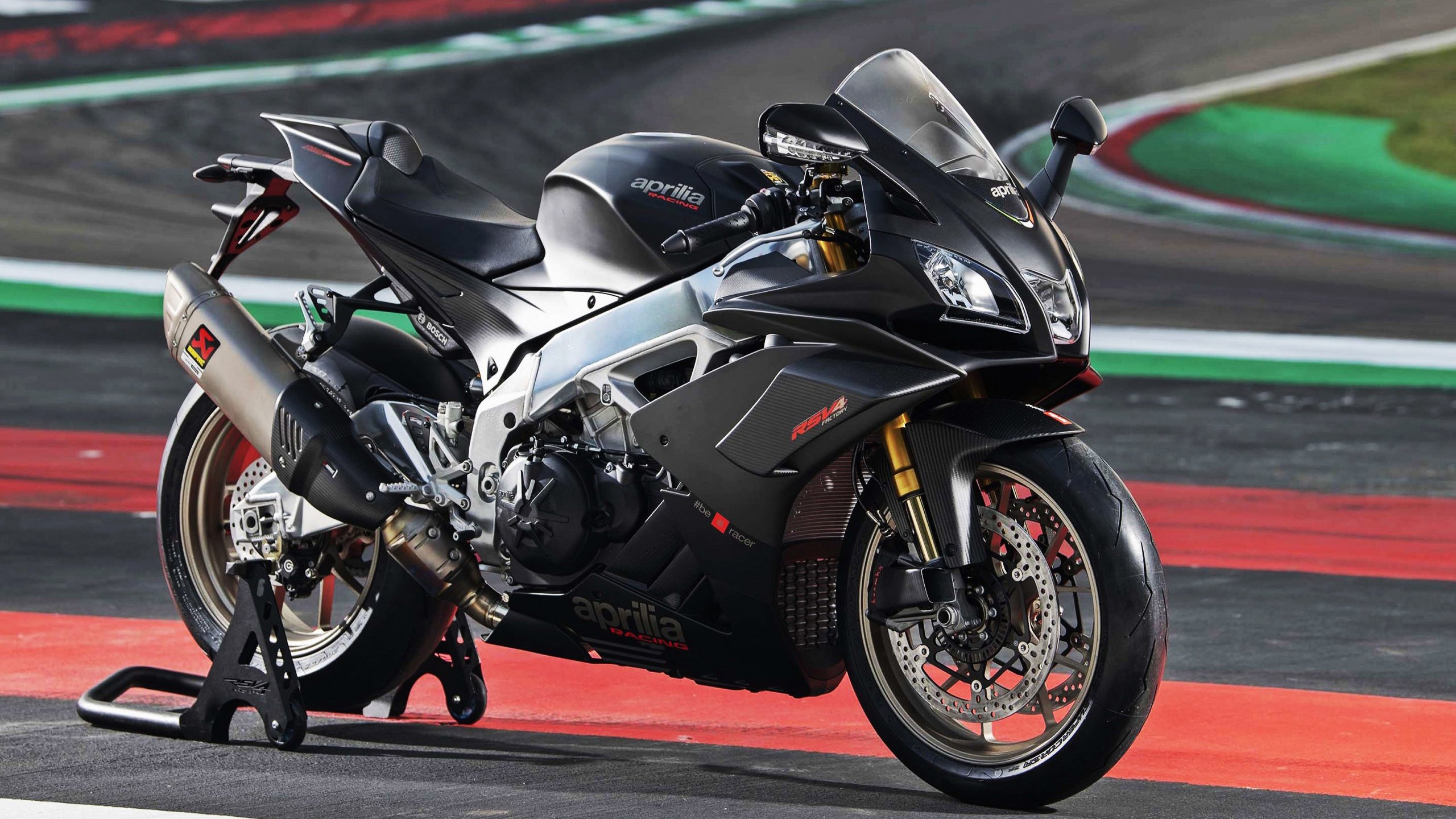 C罗关键点球定乾坤，葡萄牙3-2险胜加纳闪耀世界杯